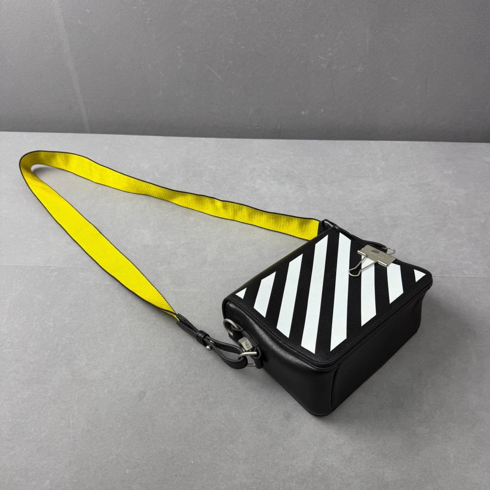 ❌sold❌🚩steal authe Off-White Black and White Diagonal Crossbody Bag
